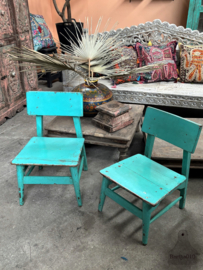 Twee turquoise stoelen kindje (146937)