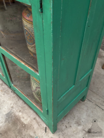 Oude groene vitrinekast 147365