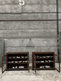 Twee smalle houten vitrines – vroeg 20e eeuw – winkelafkomst 147846 845