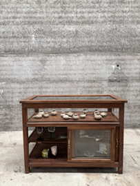 Antieke vitrinekast museumstuk in topkwaliteit 147859