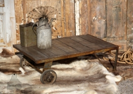 Oude trolley op wielen (132882)...verkocht