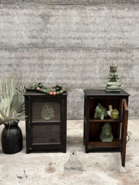 Twee authentieke vitrine hotelnachtkastjes jaren 30 40 148160 A