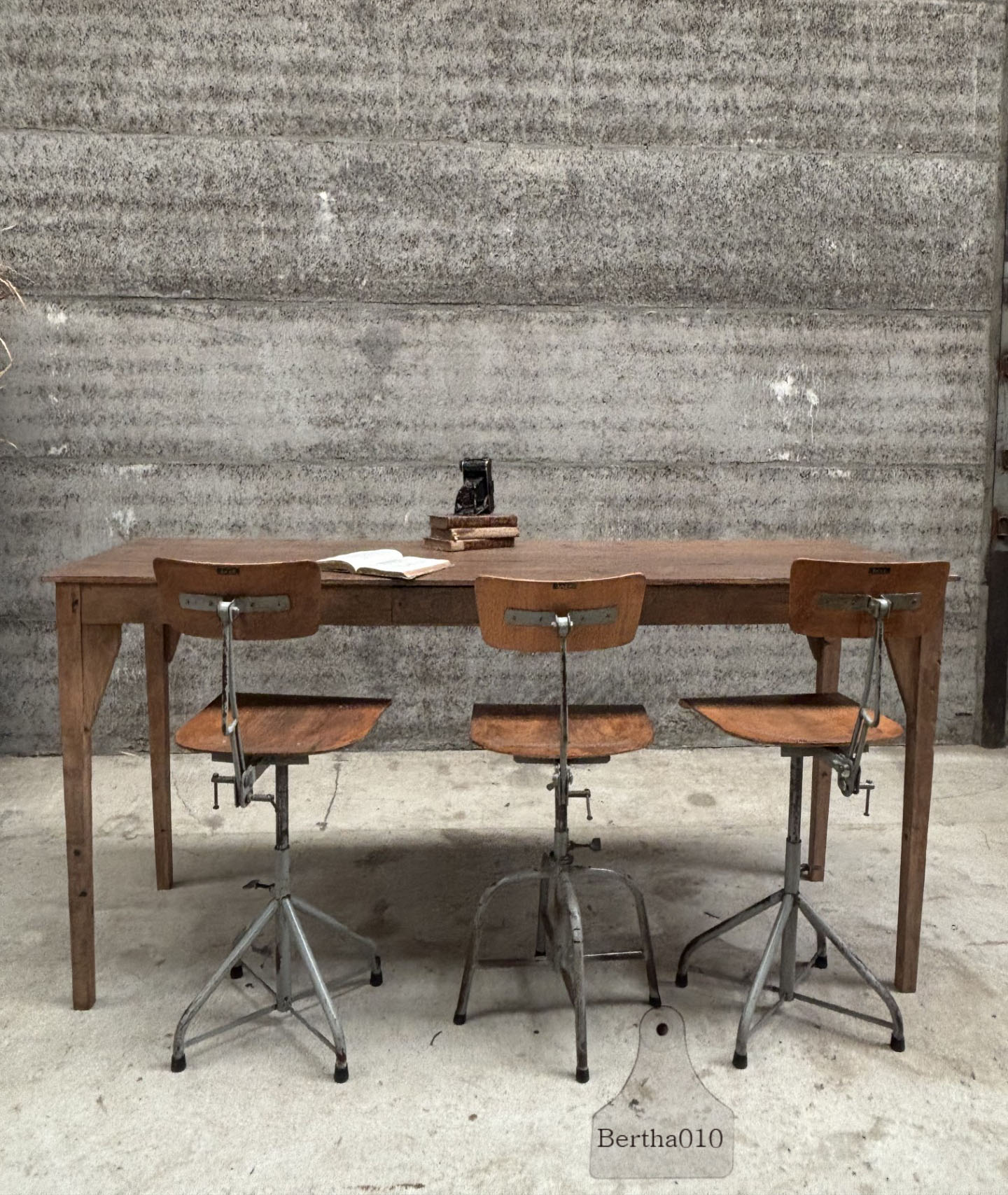 Hoge antieke boeren tafel 147611