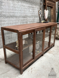 Antieke vitrinekast museum toonbank keukeneiland  147834