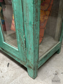 Oude groene vitrinekast (146573)