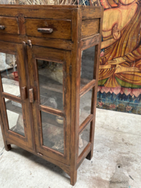 Oud antiek vitrinekastje 147493 verkocht