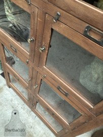 Indrukwekkende antieke houten vakkenkast 148120