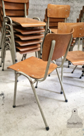 Oude schoolstoelen 147366