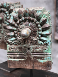 Vier antieke Oosterse ornamenten op standaard (145509)