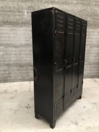 Oude lockerkast zwart 4-deurs (146241)