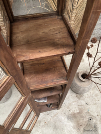 Geleefde Engelse vitrinekast uit de jaren 20 functioneel elegant 147