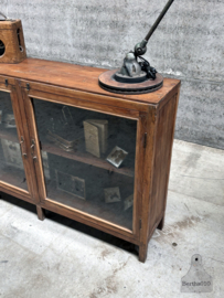 Twee dezelfde oude dressoirs (146918) verkocht