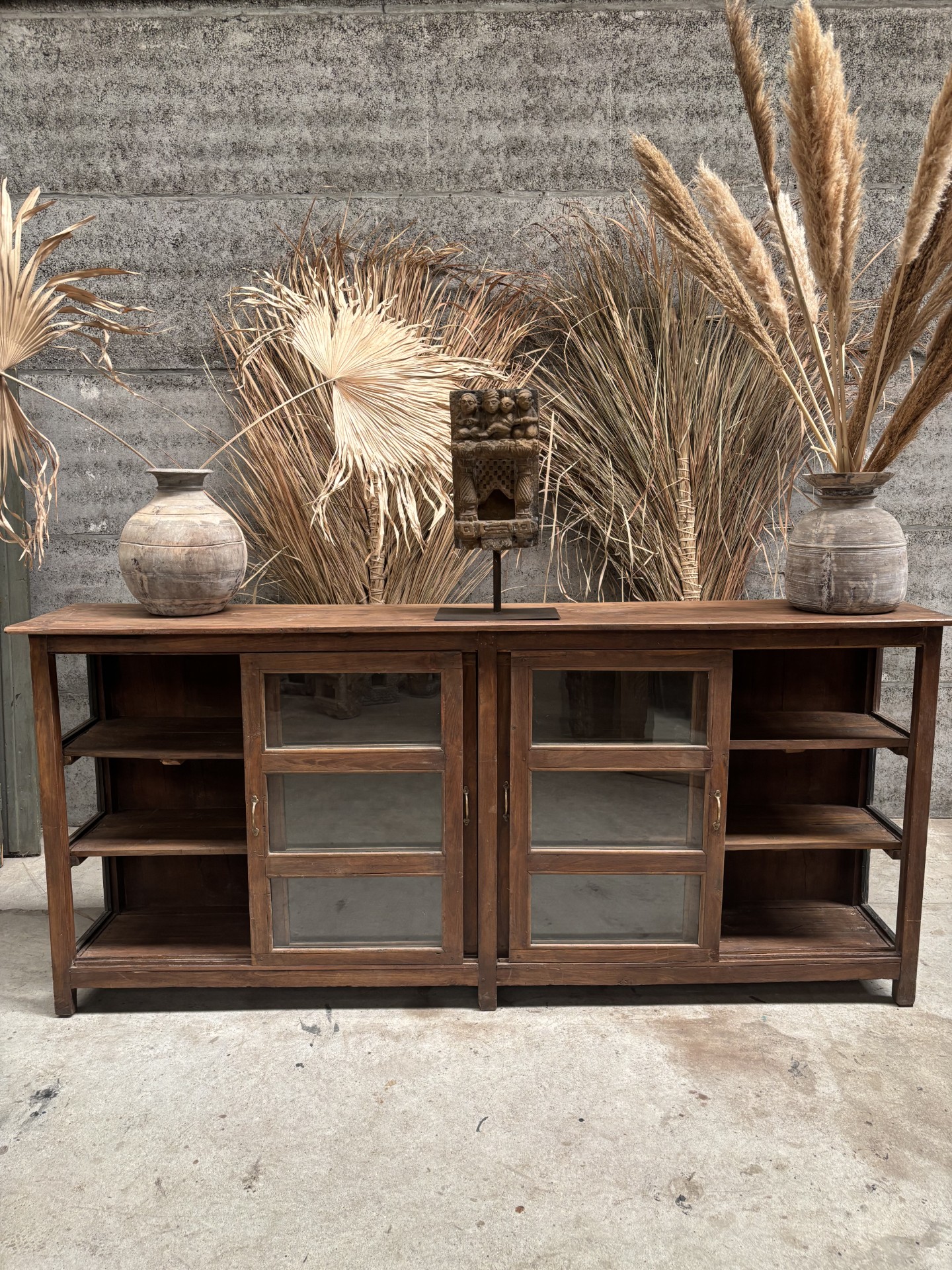 Prachtig oud dressoir  lengte 233 cm