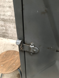 IJzeren locker (145645) verkocht
