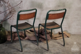 2 geleefde schoolstoelen (132409, 132410)..verkocht