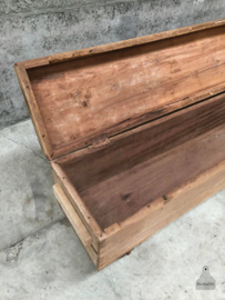 Oude kist lang hout (144060) verkocht