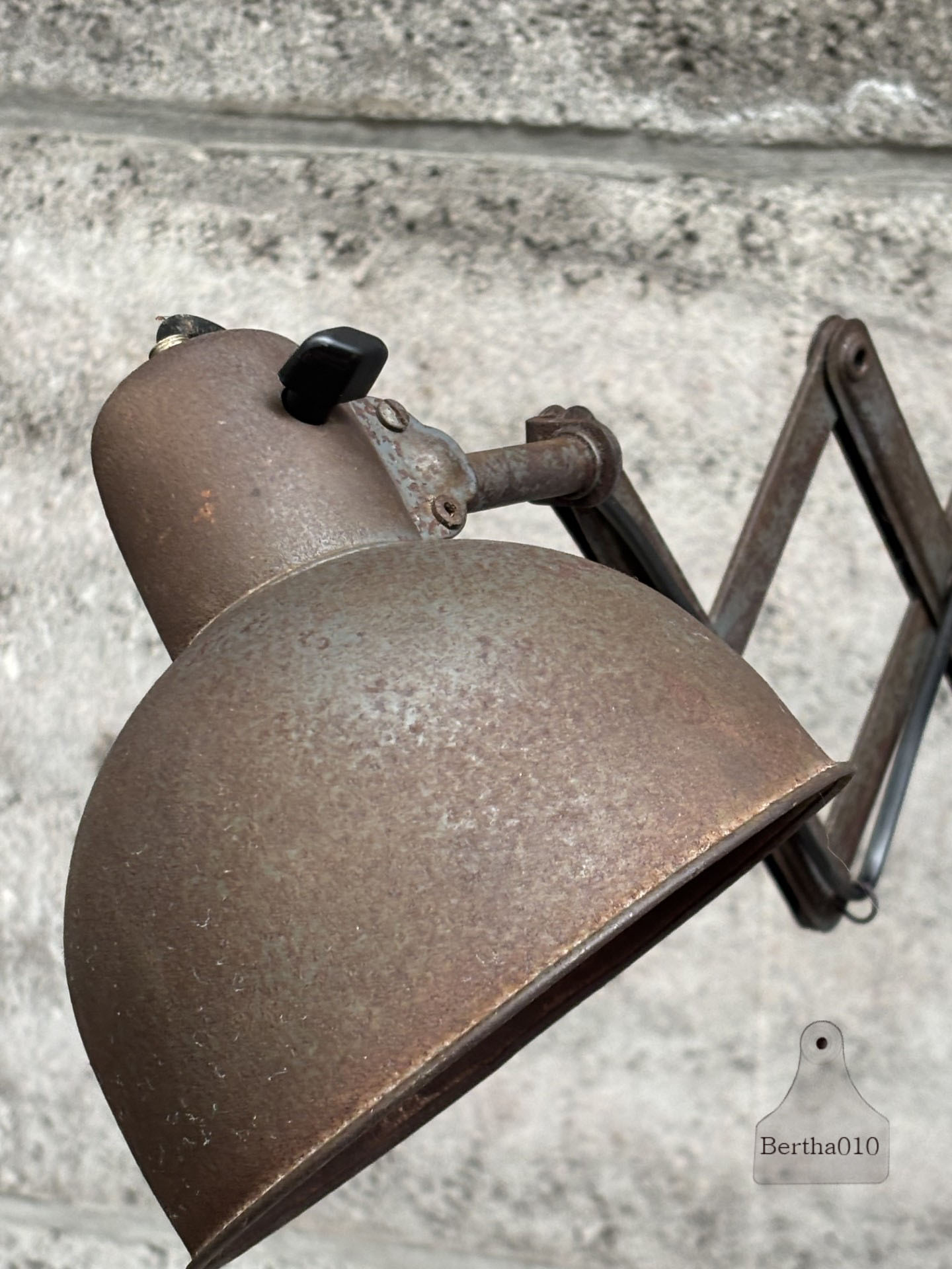 Scharnierlamp jaren 30/40 147574