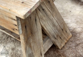 Houten krukje (131238)..verkocht