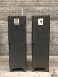 2 oude fabriekslocker (144212, 144213) verkocht