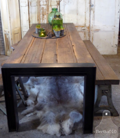 Tafel op maat met blad van oude boerderijbalken (133282)