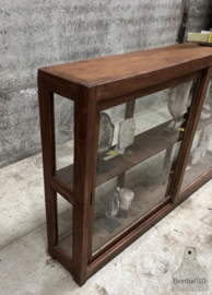 Oude vitrine dressoir uit museum 147700 verkocht