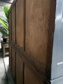 Hoge oude schoolkast (146498)....verkocht