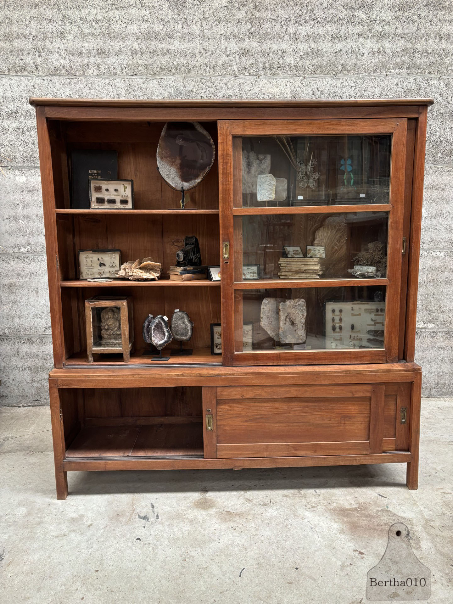 Functionele elegantie uit de jaren 20/30  eikenhouten schuifdeurkast  147610