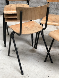 Oude vintage schoolstoelen (146229) verkocht