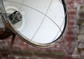 Industriële lamp op statief (130903)..verkocht