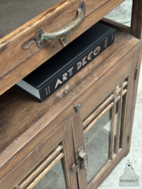 Art Deco vitrinekast met glas aan drie zijden 147678