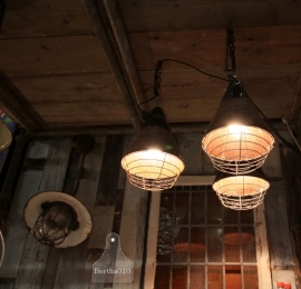 3 Industriële hanglampen (130831, 130832, 130833)..verkocht