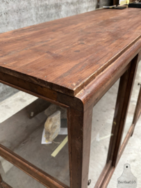 Antieke vitrinekast museum toonbank keukeneiland  147834