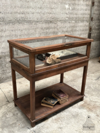 Jaren 30, 40 museumkast vitrine 148114