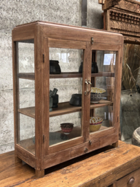 Oud Engels vitrinekastje charmant en sfeervol 147875 verkocht