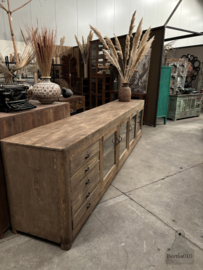 Iconische toonbank uit de jaren 40 van 356 cm lang keukeneiland dressoir 147821a verkocht