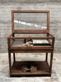 Jaren 30, 40 museumkast vitrine 148114