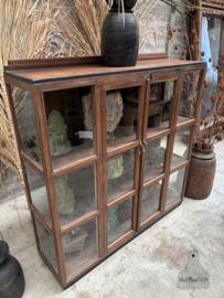 Antieke vitrinekast met rondom glas 148152