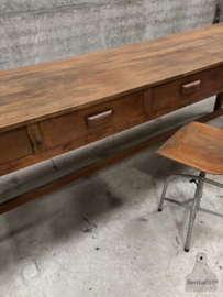 Authentieke halfhoge schooltafel bureau keukeneiland 280 cm lengte 147928