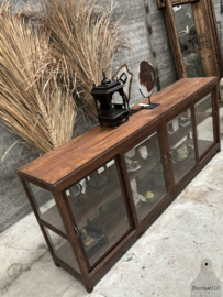 Tijdloos functionalisme winkeldressoir uit de jaren 20 30 147861