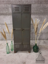 Antieke 2 deurs locker (143962) verkocht