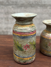 Oude Nepalese houten waterpoten tijdloos erfgoed met ziel 147718 147717 verkocht