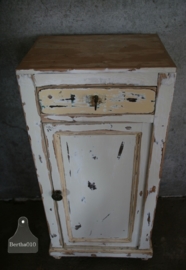 Antiek nachtkastje (130481)..verkocht