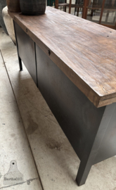 Stoer industrieel kookeiland dressoir uit oud Frans atelier 148033
