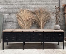 Ladekast uit oud Frans atelier uniek kookeiland dressoir 148028