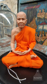 Monnik Phra Luang Phor Sodh in stolp 147319c