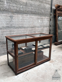 Antieke museumkast, alle zijde glas, toonbank, dressoir of ideaal keukeneiland 147860