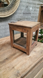Kleine unieke vitrine met oud gebobbeld glas 147241 verkocht