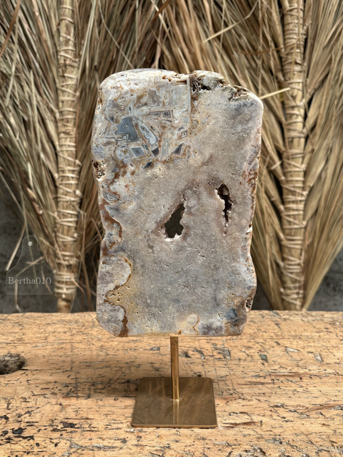 Roze amethist op gouden standaard 147389a  hoogte 32 cm
