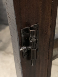 Oude smalle schoolkast (145769)