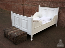 Antiek geleefd twee persoons-bed (131196)..verkocht